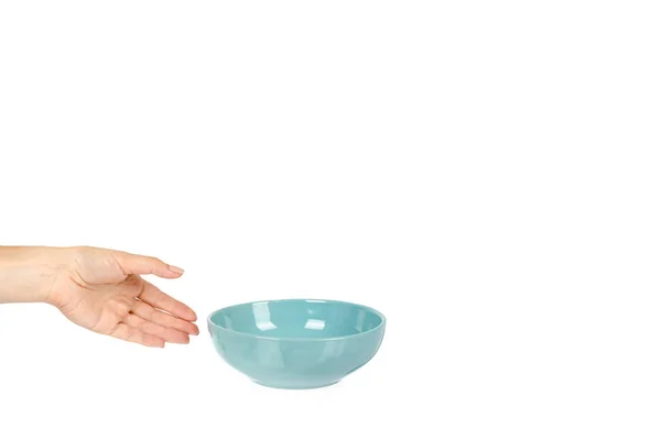 Blå Tom Keramikskål Med Hand Isolerad Vit Bakgrund Kopiera Utrymme — Stockfoto