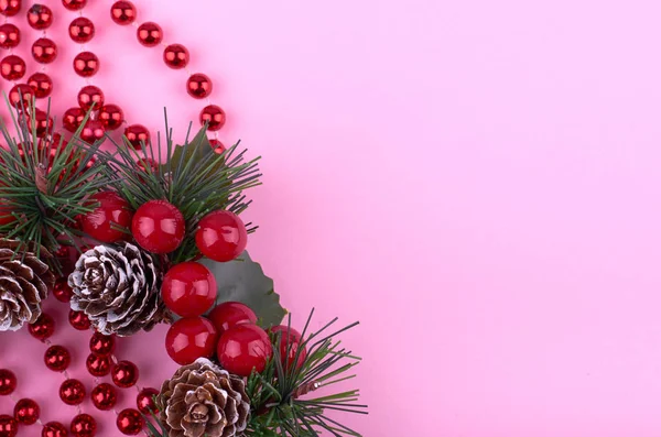 소나무 열매와 크리스마스 배경입니다 — 스톡 사진