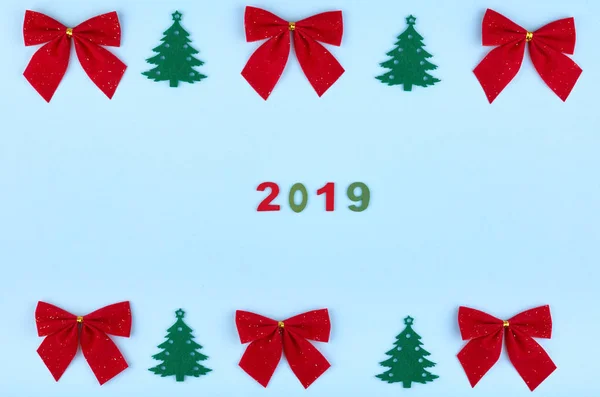 Composição Ano Novo 2019 Com Número Árvore Pinheiro Fita Vermelha — Fotografia de Stock
