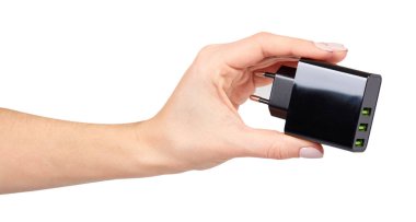 El ile siyah Usb duvar chrger takın, üç liman. Beyaz arka plan üzerinde izole
