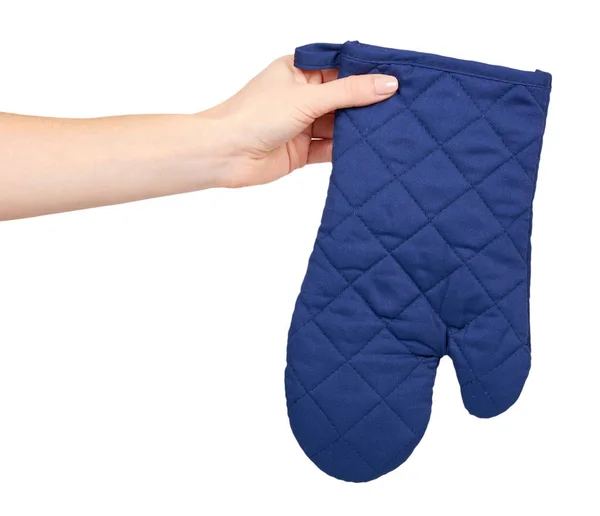 Hand med blå kök handske, värmeskydd och säkerhet. — Stockfoto