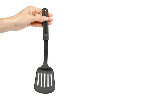 Mano con espátula de cocina de plástico negro, utensilios de cocina para cocinar —  Fotos de Stock