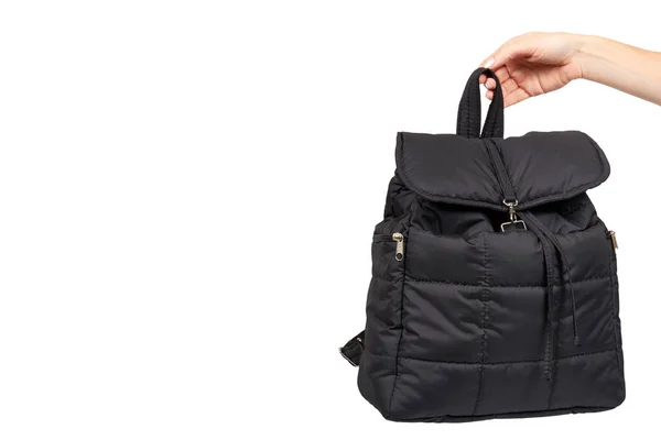 Рука с черной текстильной школьной сумкой, рюкзак на городской улице — стоковое фото