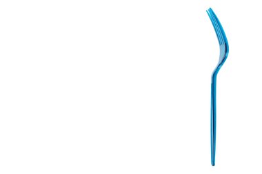 Mavi plastik çatal, tek kullanımlık mutfak eşyaları. Beyaz üzerinde Isolatef