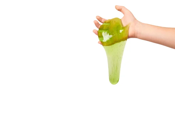 El, şeffaf oyuncak ile yeşil çamur oynayan genç — Stok fotoğraf