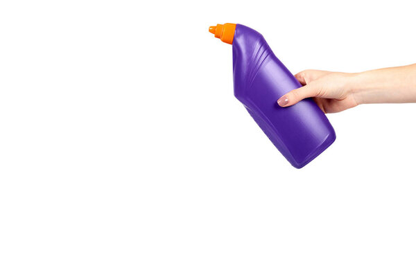 Рука с фиолетовым туалетным гелем, бытовая гигиена, пластиковая бутылка
.