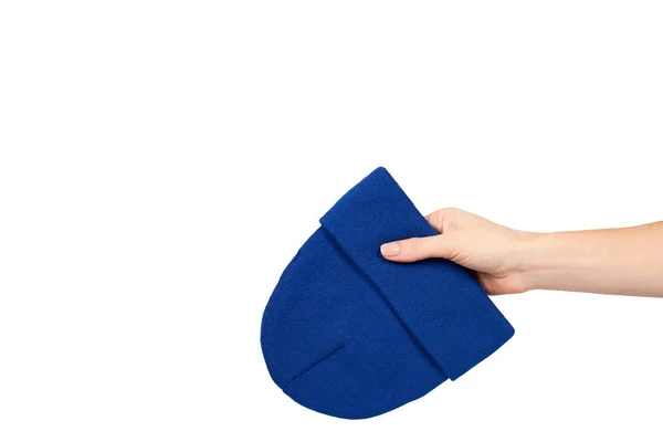 Mão com chapéu de lã de malha, roupa acessória cabeça . — Fotografia de Stock