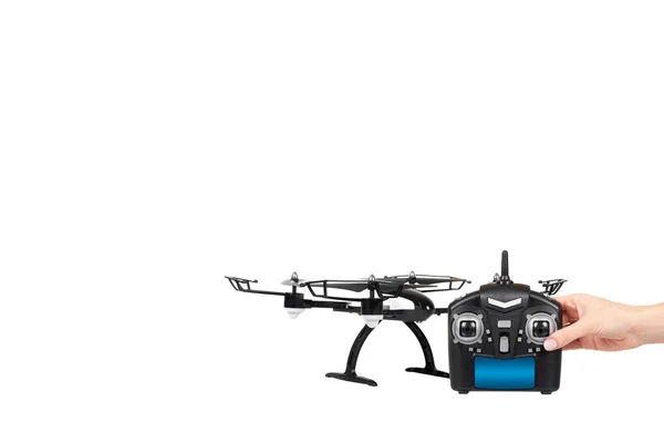 Ruka s dálkové ovládání drone, zábavné hračky pro děti, letecké sportovní hra. — Stock fotografie