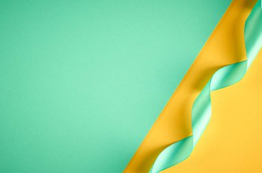 Yeşil ve sarı arka plan kompozisyonu üzerine yeşil şerit, düz yatıyordu