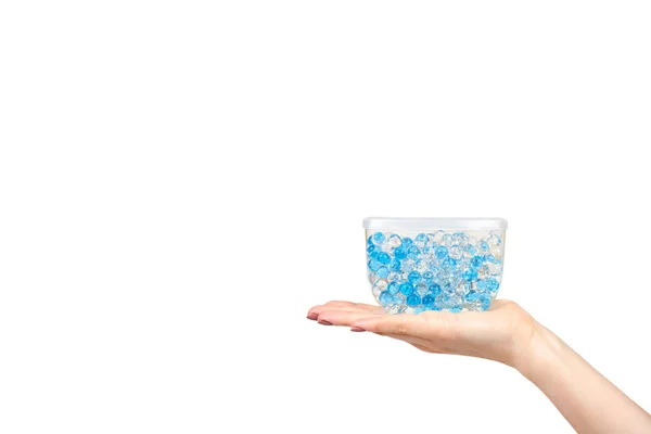 Mão com perfume gel azul ambientador de ar, desodorizante banheiro . — Fotografia de Stock