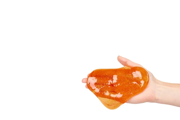 Kid spelar orange slem med hand, transparent leksak — Stockfoto