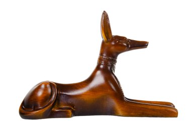 Tanrı Anubis figürü, taş hatıra. Beyazda izole edilmiş.