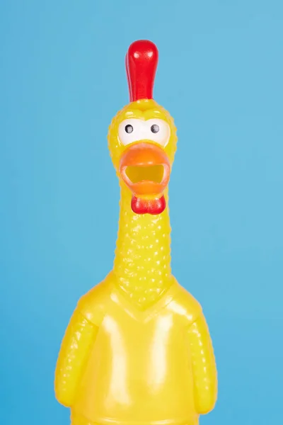 Rolig Gummi Leksak Kyckling Med Öppen Mun — Stockfoto