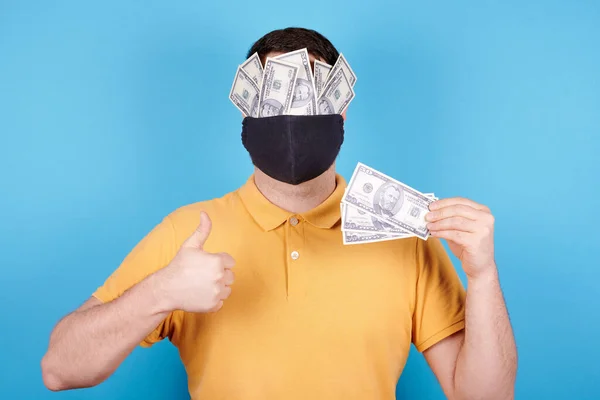 Чоловік Брюнета Захисній Масці Паперові Гроші Обличчі — стокове фото