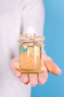 Şişedeki aroma yağıyla..