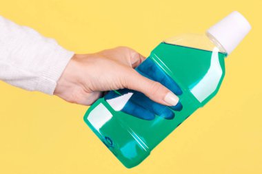 Ağız gargarası şişesi, diş bakımı....