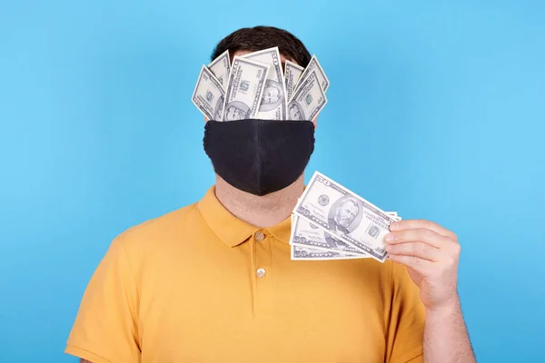 Чоловік Брюнета Захисній Масці Паперові Гроші Обличчі — стокове фото