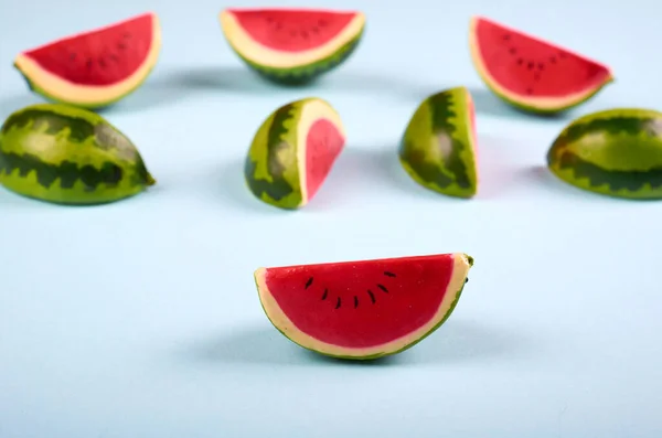 Wassermelone Scheiben Zusammensetzung Auf Farbigem Hintergrund — Stockfoto