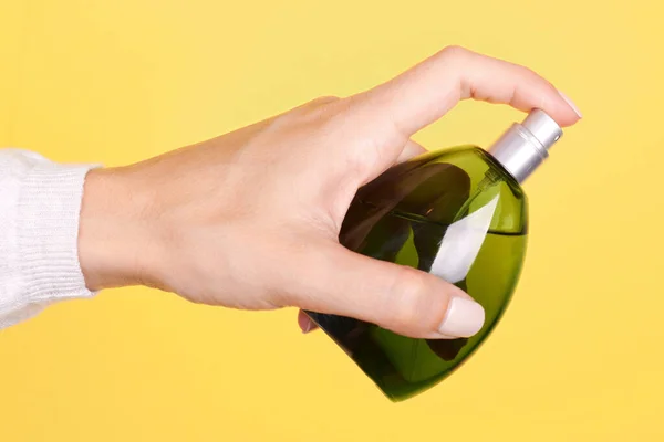 Hand Mit Luxus Parfümflasche — Stockfoto