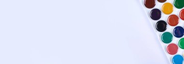 Suluboya beyaz arka plan. Düz konum, genel görünüm resmi.