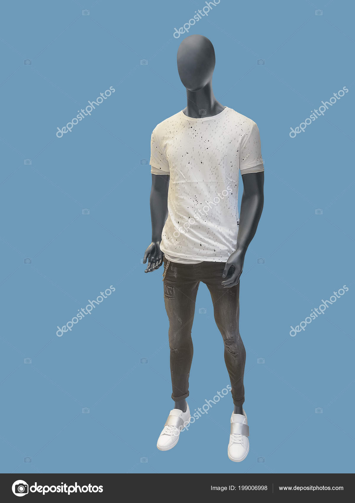 https://st4.depositphotos.com/2604745/19900/i/1600/depositphotos_199006998-stock-photo-full-length-man-mannequin-dressed.jpg