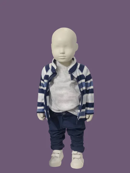 Ganzkörperschaufensterpuppe Modischer Kinderkleidung Isoliert Keine Markennamen Oder Copyrightobjekte — Stockfoto
