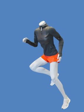 Kadın manken çalıştıran, üzerinde mavi arka plan izole. Hiçbir marka isimleri veya telif hakkı nesneleri.