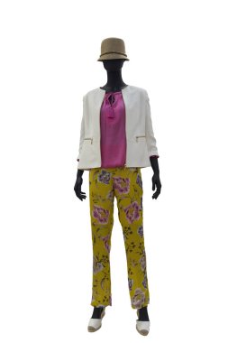 Tam uzunlukta kadın manken.