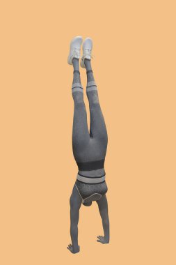 Tam uzunlukta kadın manken.