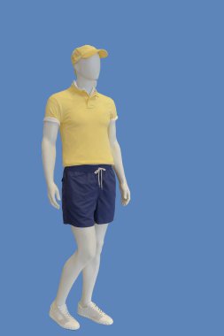 Tam uzunlukta erkek manken.  