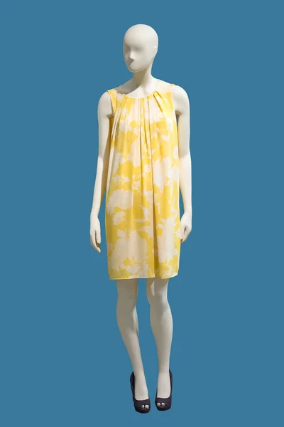 Maniquí Femenino Longitud Completa Con Vestido Amarillo Con Patrón Flores —  Fotos de Stock