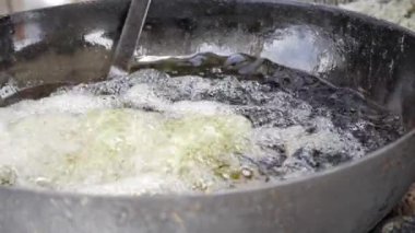 Sizzling Street Food Action in India - Watch the Delightful Stir Fry