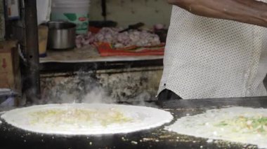 Exploring the Delicious World of Indian Street Food