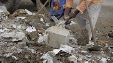 Cleaning Up the Indian Streets - An Unforgettable Journey