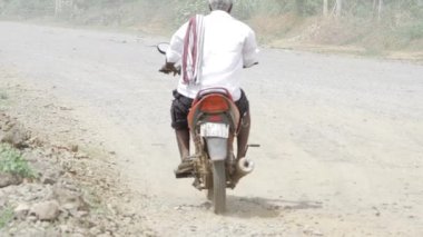 Scooting Across the Indian Roads - A Journey through the Dirt and Tarmac