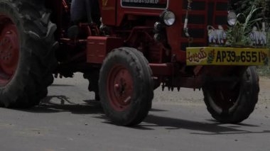 Soothing Tire Rhythm - A Journey through the Indian Roads