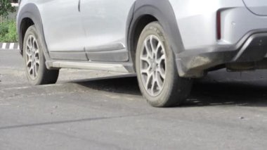 Navigating Indian Roads - The Impact of Vehicle Tires on Road Damage