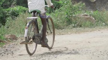 Navigating the Indian Roads on a Bicycle - A Journey Through the Wild