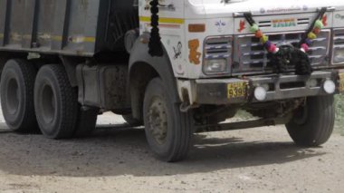 Unraveling the Unique Characteristics of Indian Roads and Vehicles