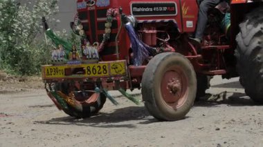 Decorated Indian Truck - AP90 8263
