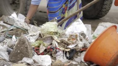 Roadside Cleanup in India - Tackling the Trash