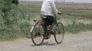 Discovering the Indian Roads with a Bicycle - A Journey of Everyday Adventure