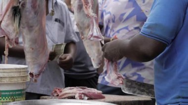 Unique Gobarator cutting process with precise hand-held techniques