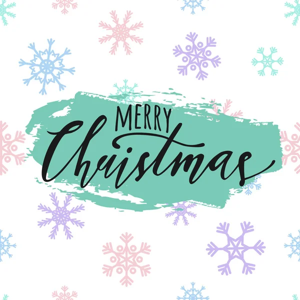 Vetor ilustração Feliz Natal com padrão de flocos de neve e letras desenhadas à mão sobre fundo branco. Tipografia criativa para cartaz de saudação de férias . — Vetor de Stock