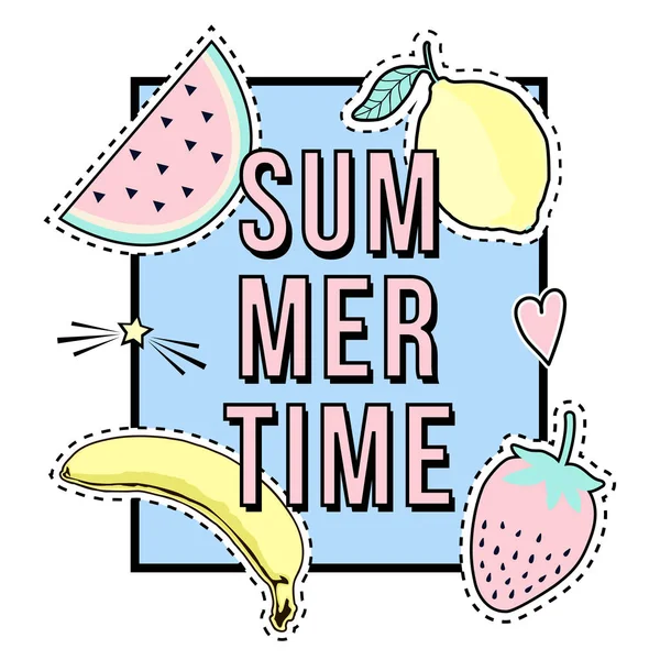 Yaz saati çerçevesi ve meyve yama rozetleri ile Vektör sevimli illüstrasyon: muz, karpuz, limon, çilek. Çizgi roman tarzında çıkartmalar, iğneler, yamalar Trendy koleksiyonu.