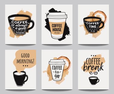 Kahve geçmişi olan modern posterler seti. Broşürler, afişler, davetiyeler, restoran veya kafe tasarımı için modaya uygun hipster şablonları. 