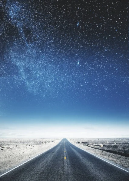 Yaratıcı Gökyüzü Yol Zemin Sanat Duvar Kağıdı Kavramı — Stok fotoğraf