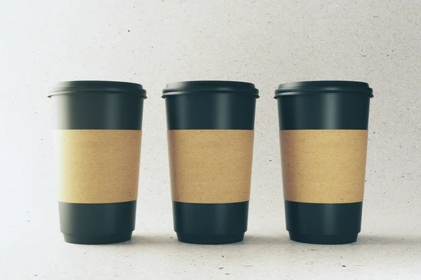 Leere Drei Schwarze Kaffeetassen Auf Hellem Hintergrund Restaurant Und Anzeigenkonzept — Stockfoto