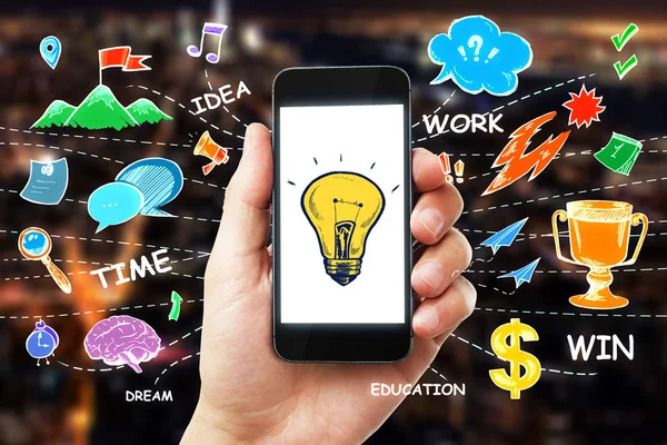 Ruce Drží Smartphone Kreativní Podnikání Náčrtu Koncept Myšlenku Média — Stock fotografie