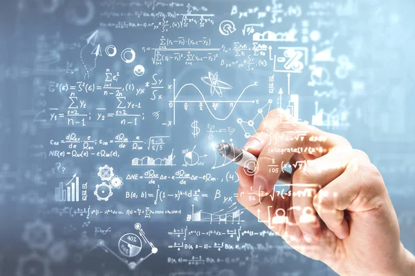 Mão Masculina Escrever Fórmulas Matemáticas Fundo Embaçado Conceito Ciência Álgebra — Fotografia de Stock